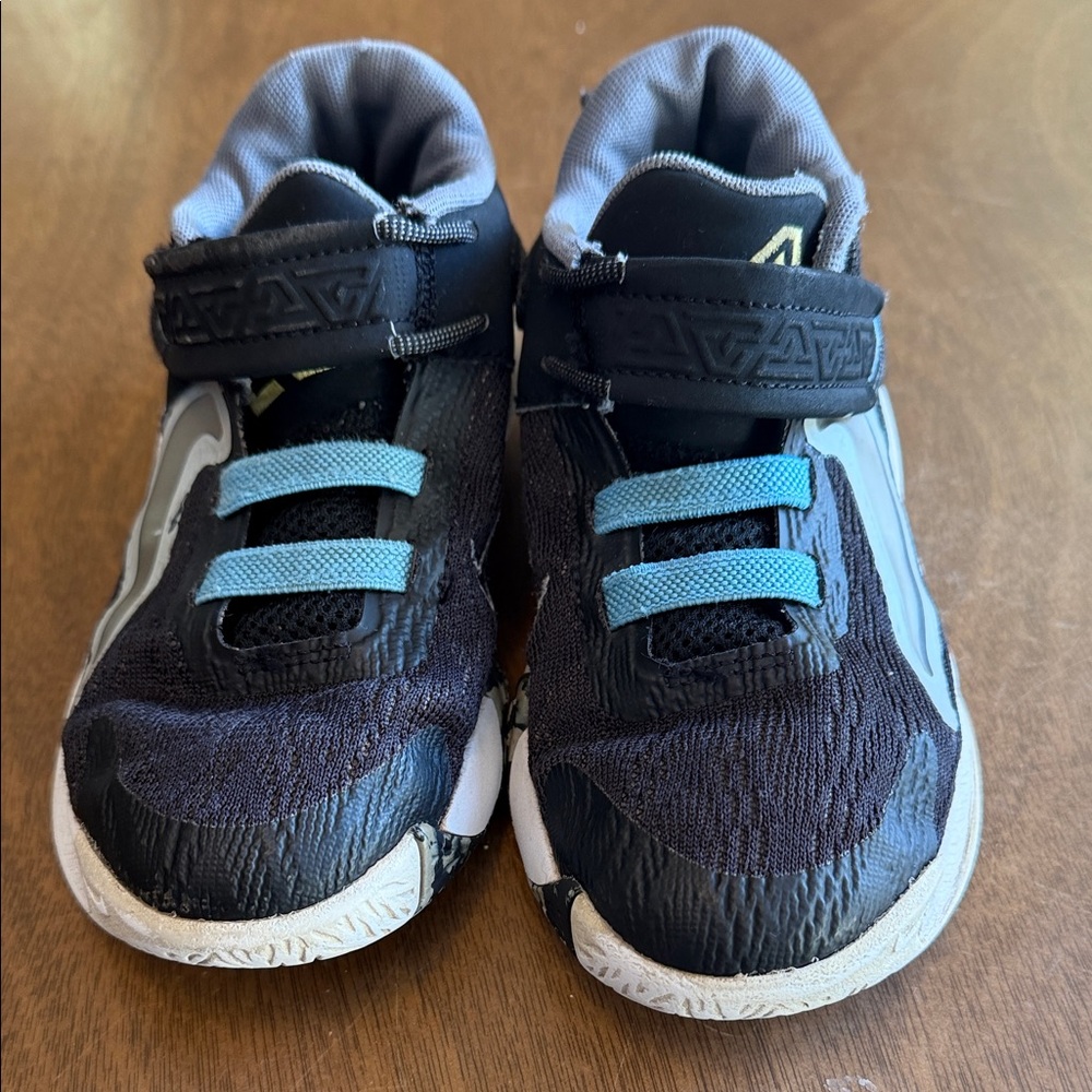 Nike Kids Black and Gray Sneakers